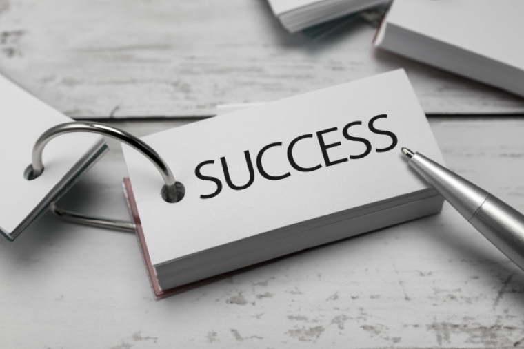 営業転職を成功させたことを象徴するSUCCESSの文字