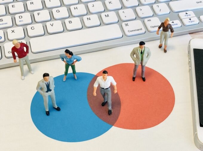営業職に採用される人材の共通点や重なる特徴を示すイメージ画像