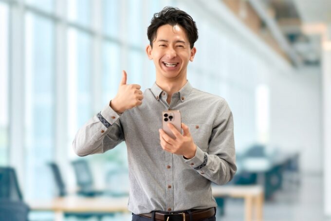転職活動で利用するサポートサービスを比較検討するイメージ